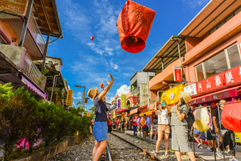 Du Lịch Đài Loan (Mùa Thu): Cao Hùng – Sam Lâm Khê – Hồ Nhật Nguyệt – Phố Cổ Thập Phần – Đài Bắc
