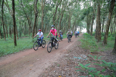 Tour đạp xe - Ngày bình yên trên vùng đất thép
