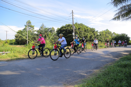 Tour đạp xe - Ngày bình yên trên vùng đất thép