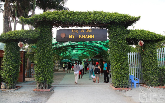Cùng hội bạn thân đi du lịch Cần Thơ quẩy hết mình 4 khu sinh thái "bao đẹp"