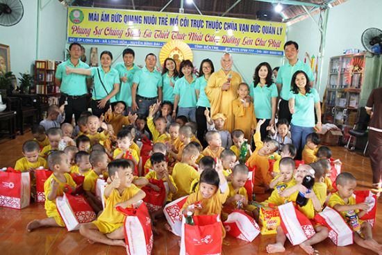 BenThanh Tourist mang Tết đến mái ấm Đức Quang