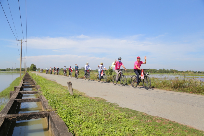 Tour Đạp Xe - Ngày Bình Yên Trên Vùng Đất Thép