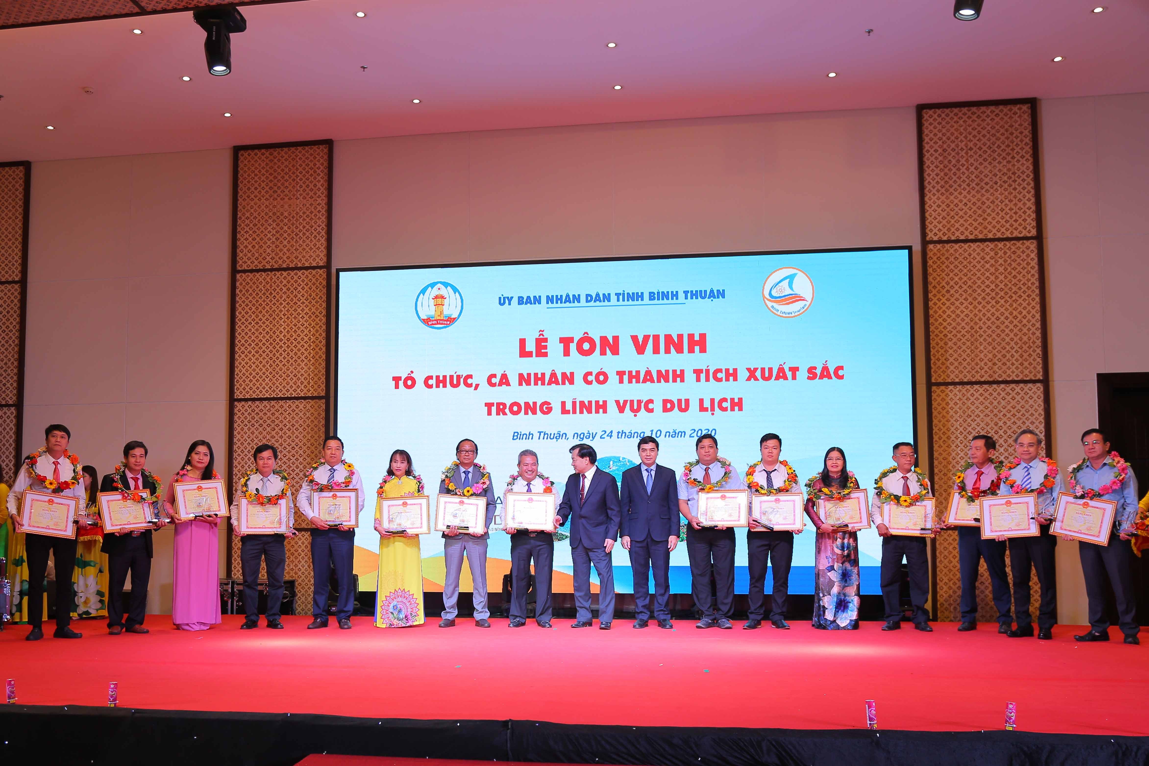 Mạng bán tour du lịch trực tuyến hàng đầu tại Việt Nam | BenThanh Tourist Mạng bán tour du lịch trực tuyến hàng đầu tại Việt Nam | BenThanh Tourist