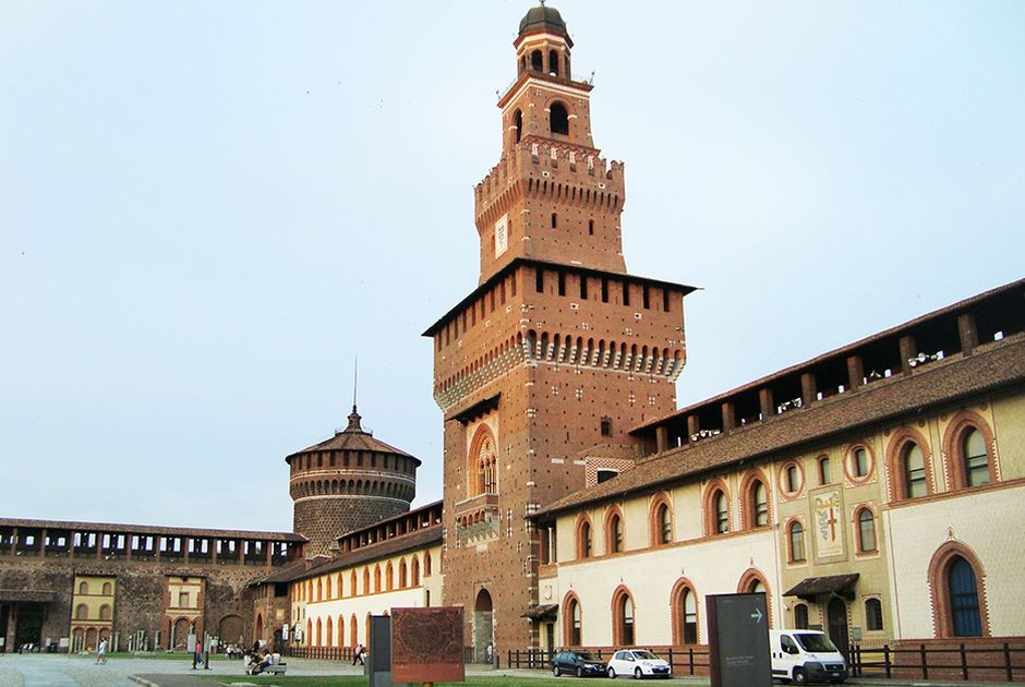 Lâu đài Sforzesco Lâu đài Sforzesco