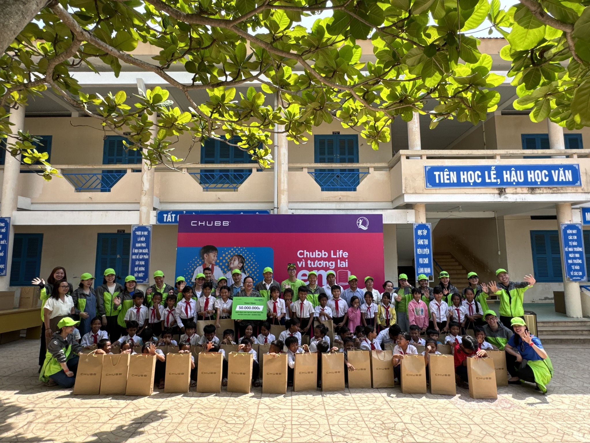 Doan khach BenThanh Tourist tham gia hoat dong thien nguyen tai dia phuong Doan khach BenThanh Tourist tham gia hoat dong thien nguyen tai dia phuong